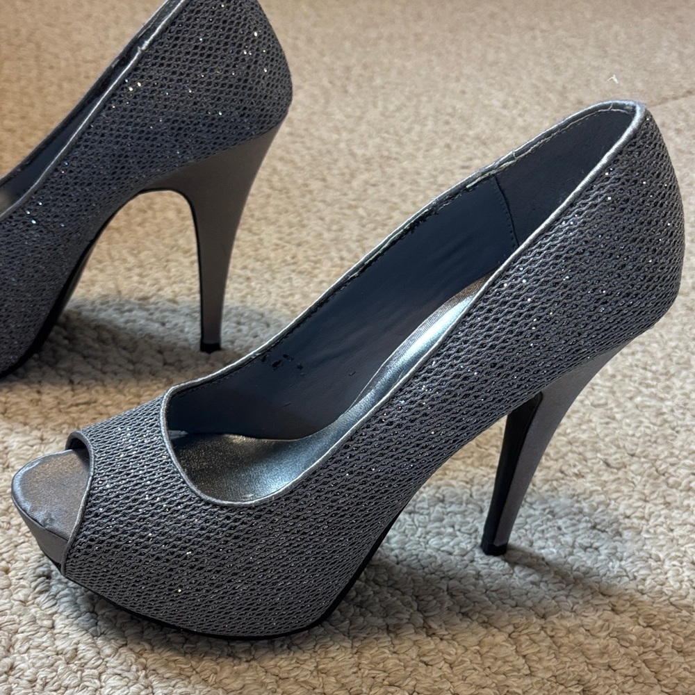 Gray sparkle Peep-Toe Heels